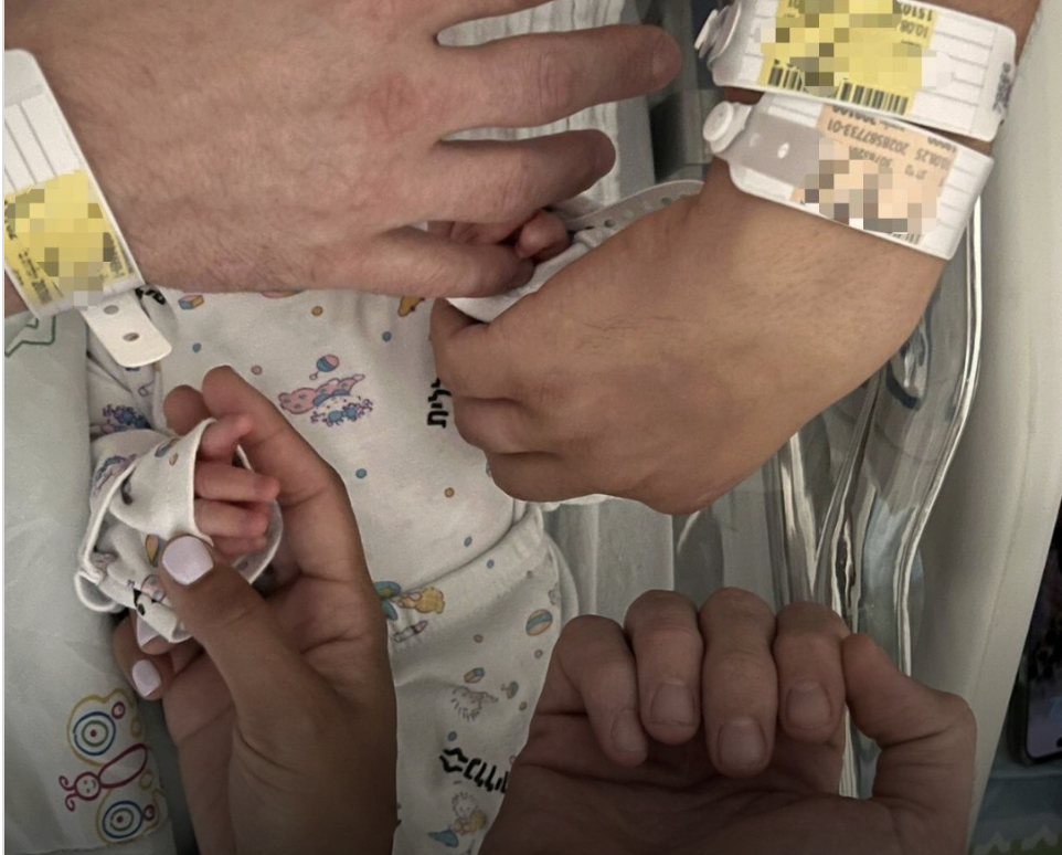 Ultra-orhtodoxe, elle devient mère porteuse pour un couple gay : “Mon seul critère, qu’ils soient juifs”