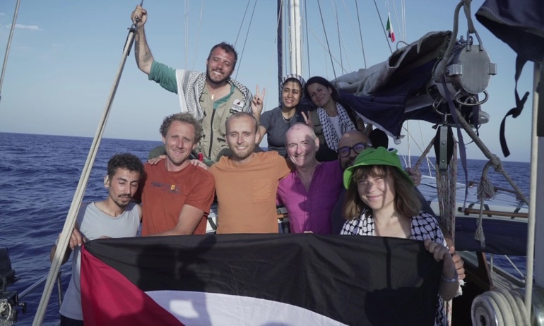 Gaza : Greta Thunberg et Rima Hassan sont sur un bateau, l'humanitaire tombe à l'eau