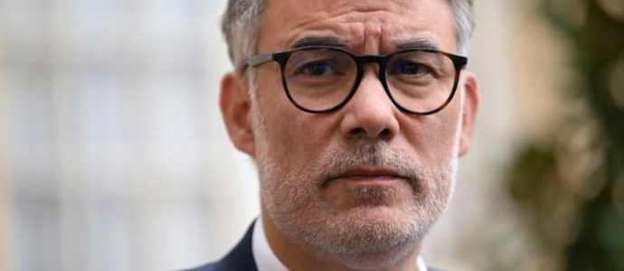 Un drapeau palestinien sur les mairies françaises ? L’appel explosif d’Olivier Faure scandalise