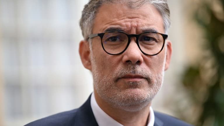 Un drapeau palestinien sur les mairies françaises ? L’appel explosif d’Olivier Faure scandalise