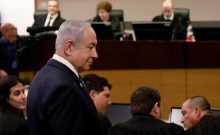 Une enveloppe secrète remise à Netanyahou en pleine audience