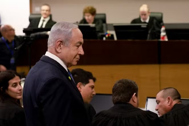 Une enveloppe secrète remise à Netanyahou en pleine audience