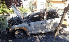 Voiture brûlée à Rehavia : l’image choc qui divise Israël et scandalise les familles d’otages