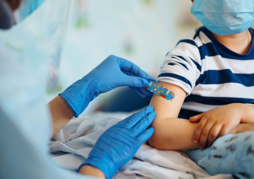 vaccins, autisme, CDC, HHS, Robert F. Kennedy Jr, polémique vaccins-autisme, troubles du spectre autistique, santé publique américaine, controverse scientifique, hésitation vaccinale, Mary Holland, Children’s Health Defense, Paul Offit, Bill Cassidy, mise à jour CDC, données autisme États-Unis, hausse diagnostics autisme, débat vaccins, sécurité vaccinale, politiques de santé, organisations antivaccination, études scientifiques vaccins-autisme