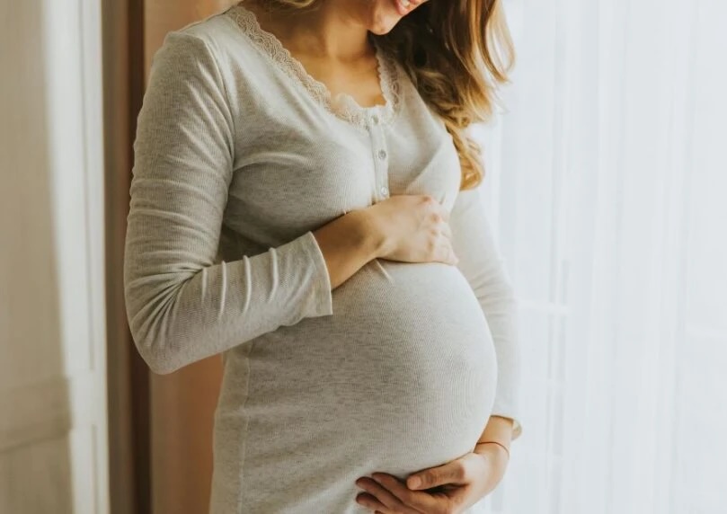 Acide folique et grossesse : l’habitude simple qui réduit le risque d’autisme de 30 %