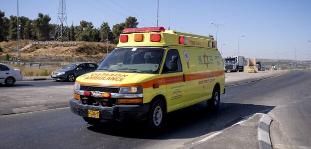 Tragédie à Rishon LeZion : un jeune homme retrouvé mort dans un hôtel, son ami entre la vie et la mort