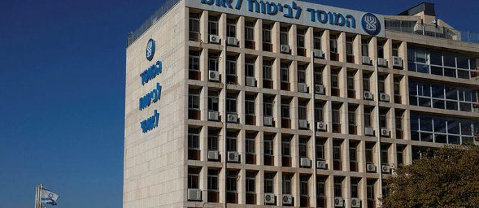 2. Israël face à une crise sociale majeure : l’Assurance nationale vend ses bureaux pour survivre