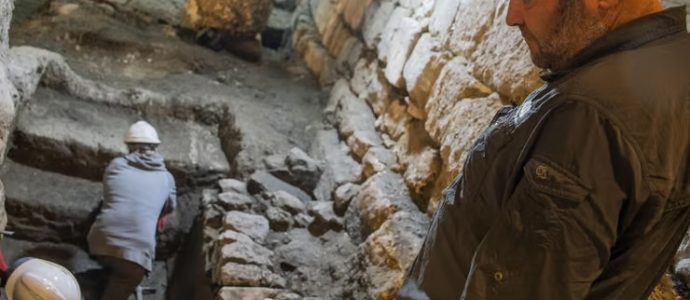 Destruction du Temple : Mikvé et Cendres Découverts Sous le Mur des Lamentations