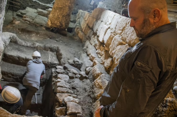 Destruction du Temple : Mikvé et Cendres Découverts Sous le Mur des Lamentations