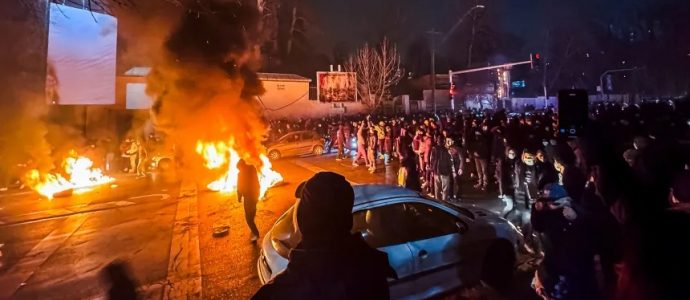 Iran : pourquoi Donald Trump a suspendu une frappe militaire pourtant prête