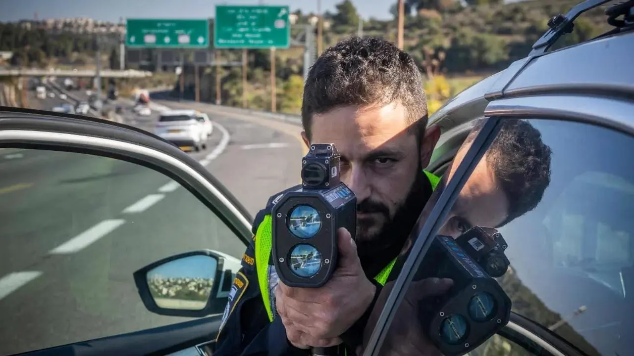 Téléphones piratés, mandats absents : la face cachée de la surveillance policière israélienne