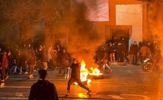 Massacre et répression en Iran : témoignages d’horreur , des manifestants brûlés vifs