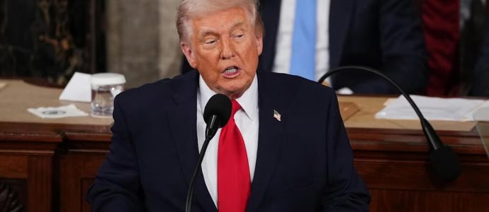 108 minutes sous tension : le plus long discours de Donald Trump l’Iran dans le viseur