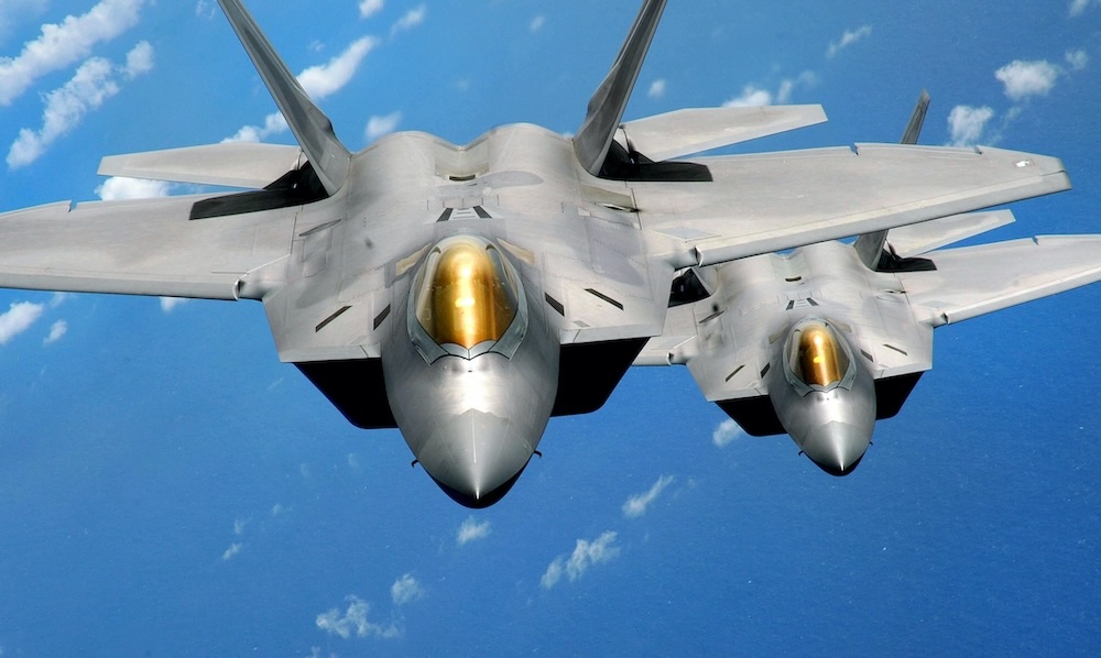 Arrivée stratégique d’un F-22 Raptor à l’aéroport Ben Gurion : un signal géopolitique fort