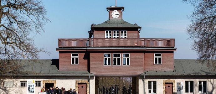 Keffiehs à Buchenwald : quand l’extrême gauche allemande défie la mémoire de la Shoah