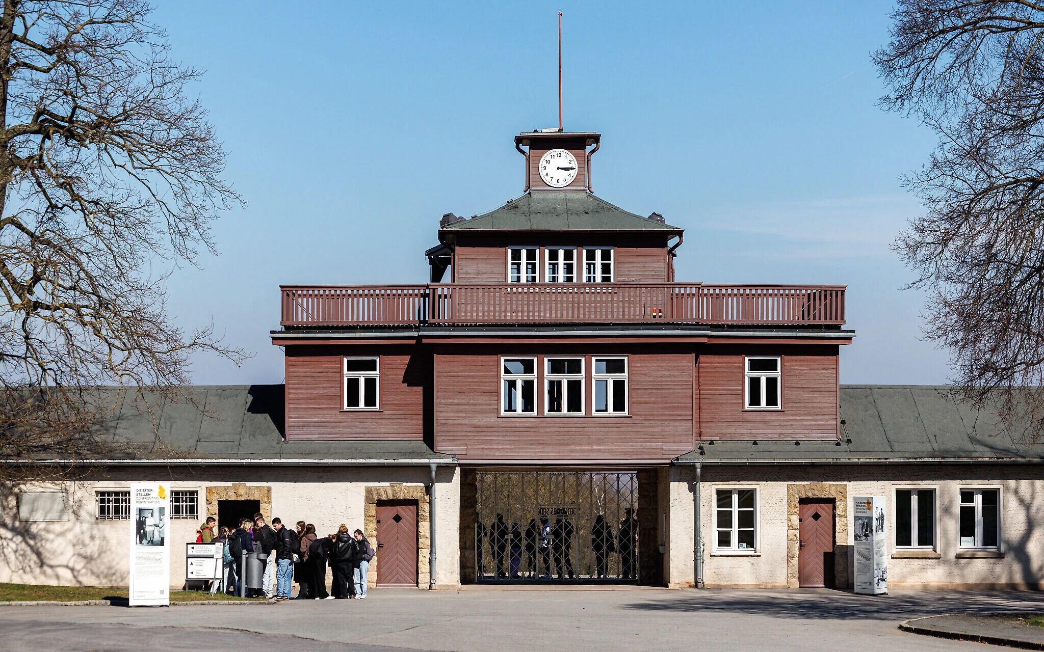 Keffiehs à Buchenwald : quand l’extrême gauche allemande défie la mémoire de la Shoah