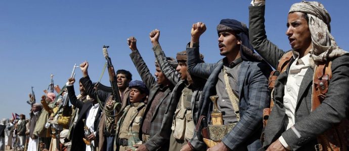 Les Houthis mettent leur menace à exécution et entrent en guerre