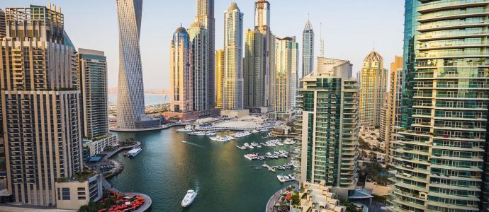 DUBAÏ BOMBARDÉ PAR L'IRAN : Missiles, drones, aéroport paralysé — Pourquoi Dubaï ne peut pas se défendre
