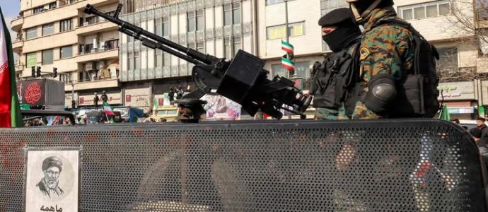 Téhéran sous choc : un drone israélien frappe le Bassidj, l’Iran dénonce une conspiration Mossad-royaliste