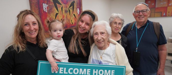 "J'ai gagné" : à 96 ans, survivante d'Auschwitz, Charlotte fait son alyah