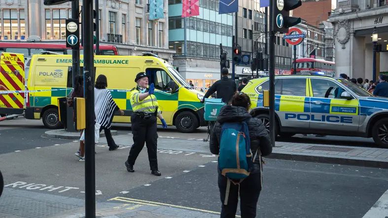 Londres : Deux juifs religieux agressés au couteau devant une synagogue de Golders Green
