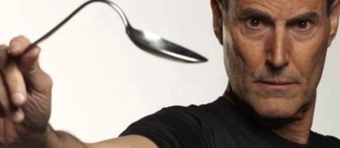 Rencontre avec Uri Geller dans son musée à Yaffo : l'homme qui plie les cuillères et... le réel