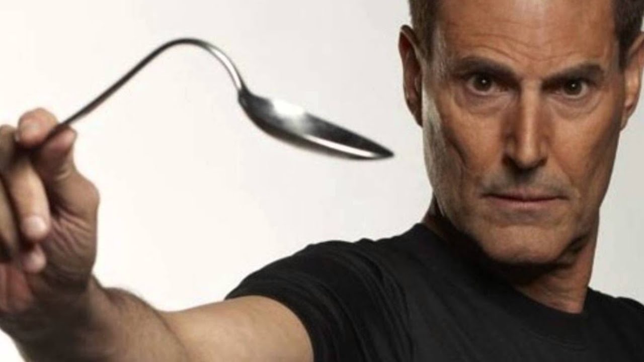 Rencontre avec Uri Geller dans son musée à Yaffo : l'homme qui plie les cuillères et... le réel
