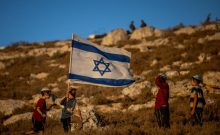 Tribune : Ne pas mettre les Juifs à genoux, ne pas aveugler Israël , de Nataneli Lizze