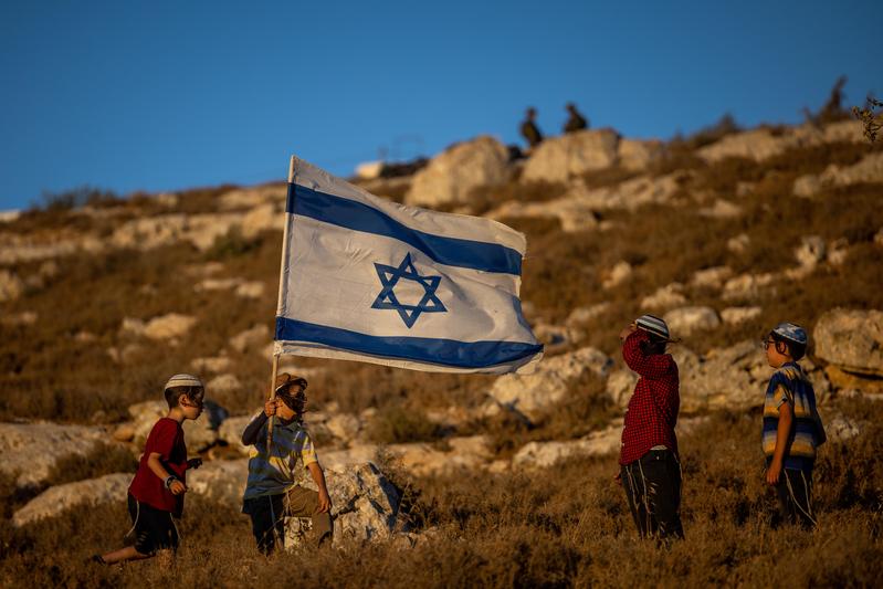 Tribune : Ne pas mettre les Juifs à genoux, ne pas aveugler Israël , de Nataneli Lizze