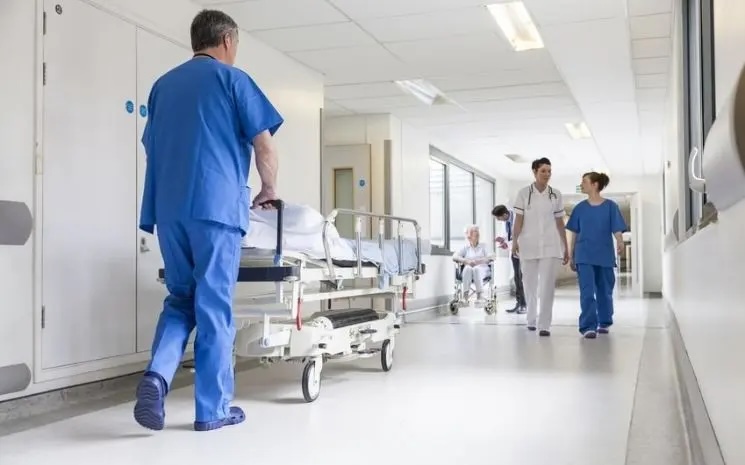 « Il vient d'Israël ? Laissez-le mourir » Des médecins britanniques brisent le serment d'Hippocrate