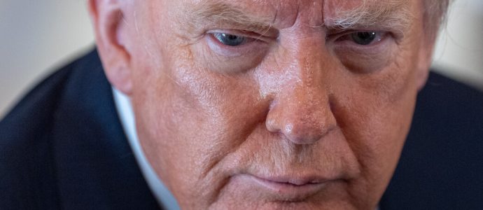 Trump : « L'Iran est mort » — Washington frappe et menace une riposte massive
