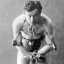 Houdini, Okito, Ben Ali Libi : Amsterdam célèbre les magiciens juifs, de l'âge d'or à Sobibor