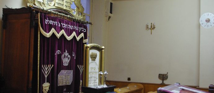 Synagogue profanée à Paris : les Juifs de France menacés en direct pendant les émeutes