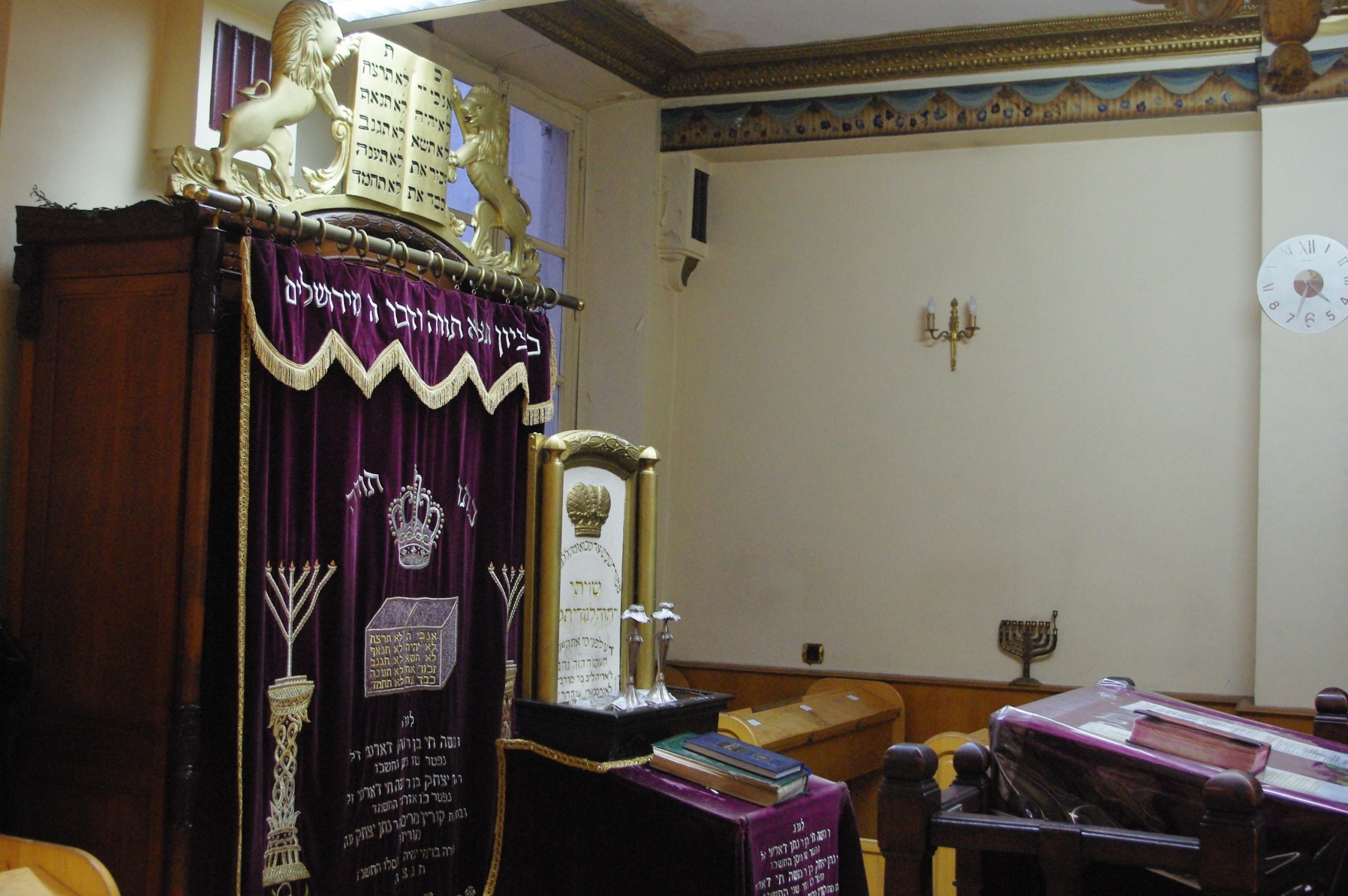 Synagogue profanée à Paris : les Juifs de France menacés en direct pendant les émeutes