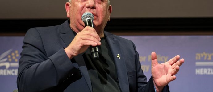 Gadi Eisenkot devant Netanyahou : Israël pourrait avoir son premier Premier ministre séfarade