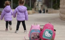 Maltraitance en crèche à Ra'anana en Israël: un bébé de 11 mois hospitalisé, trois auxiliaires arrêtées