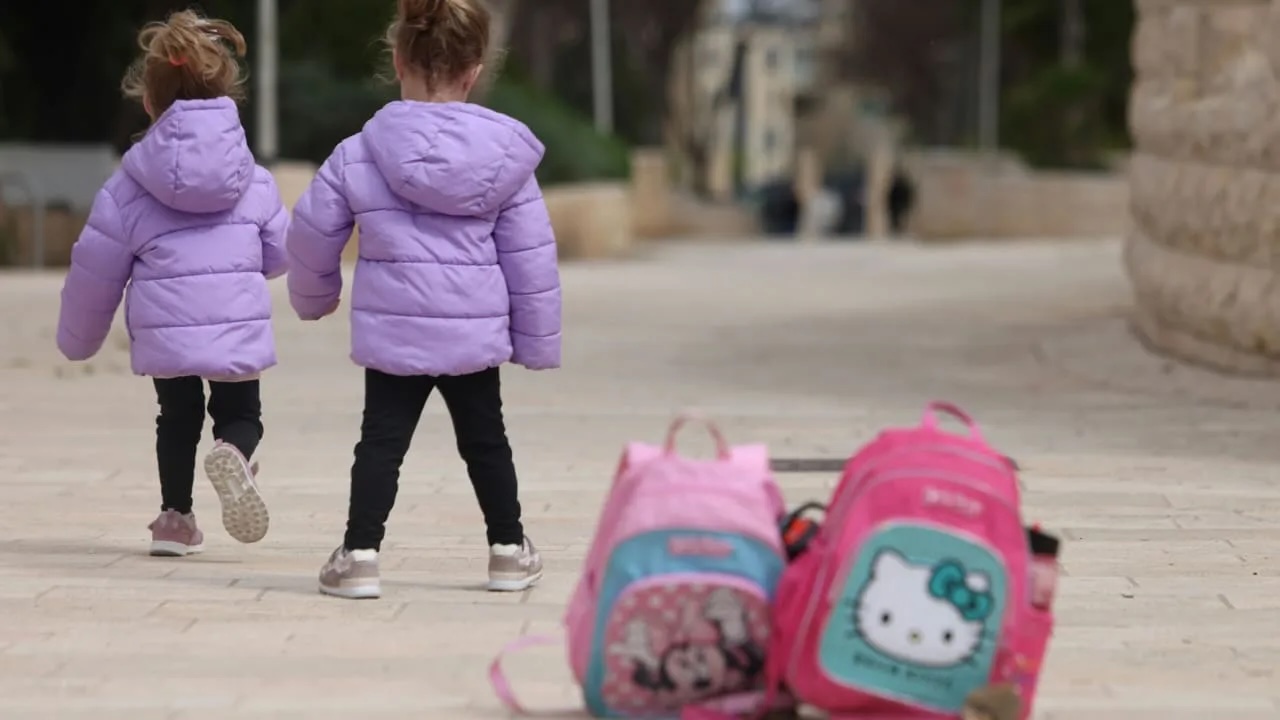 Maltraitance en crèche à Ra'anana en Israël: un bébé de 11 mois hospitalisé, trois auxiliaires arrêtées