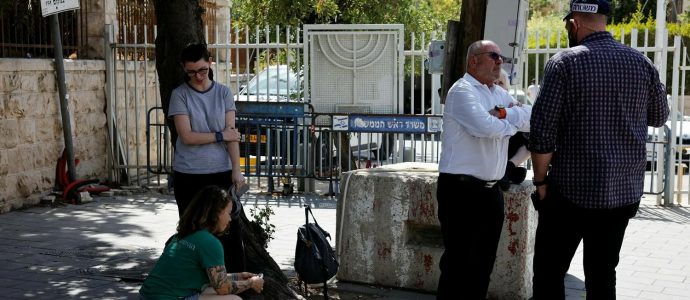 Shin Bet : un militant anti-Netanyahou convoqué le jour de son mariage pour un message WhatsApp