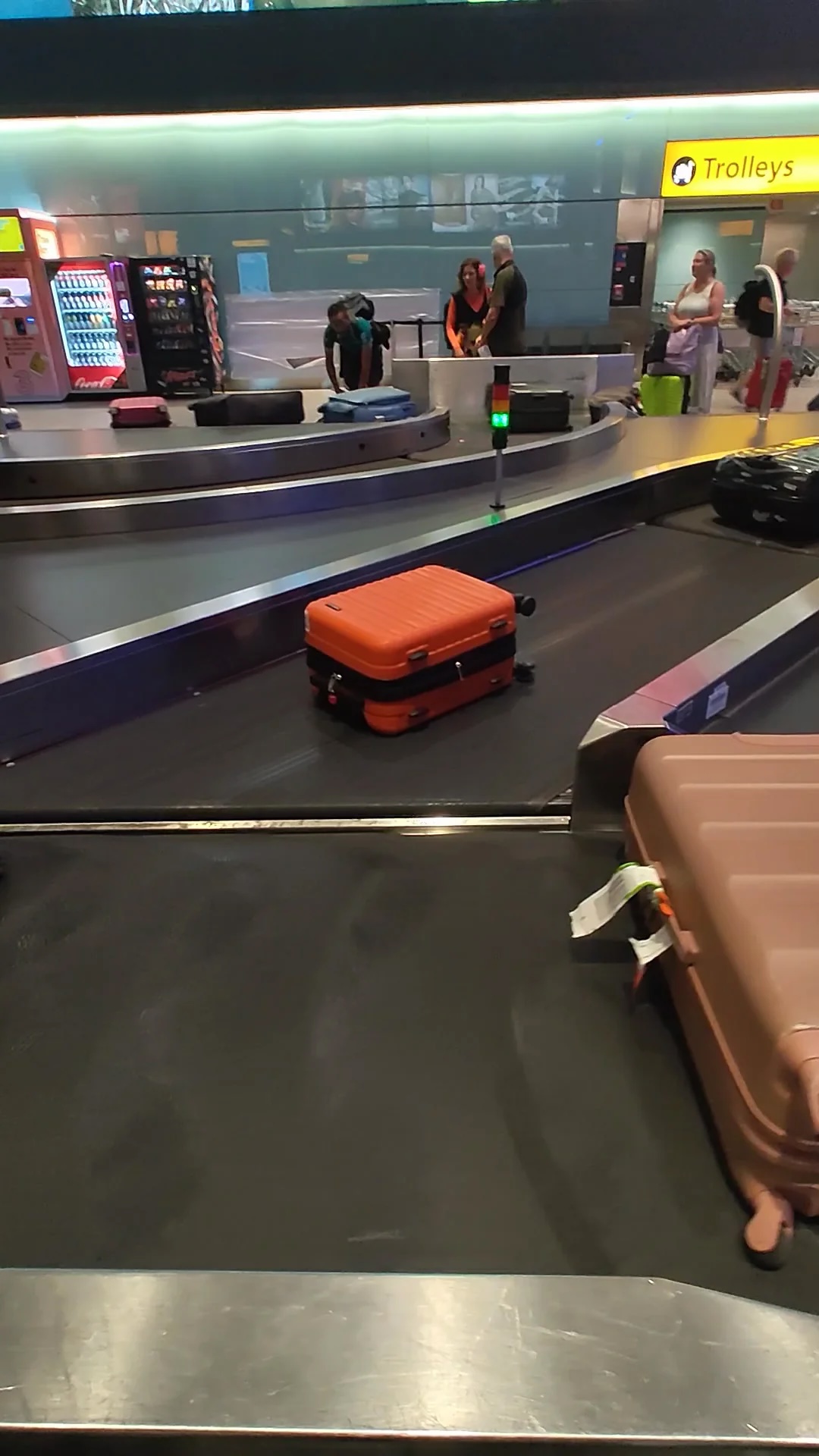 Voyage en Pologne : 100 lycéens israéliens atterrissent à Varsovie sans leurs bagages