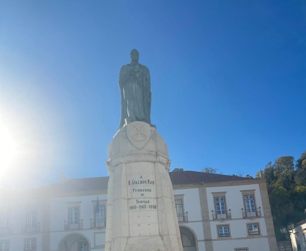 leur maître Gualdim Pais fonda Tomar et sa forteresse.