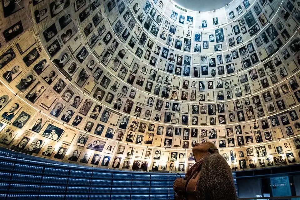 bell-canada-sms-palestine-yad-vashem.jpg