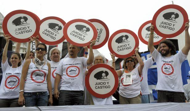 Argentine: Ouverture d'un procès historique sur les bébés volés sous la dictature