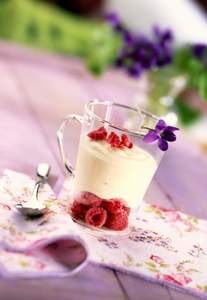 Dessert casher, recette cashere : Crème glacée caramel et vanille aux framboises