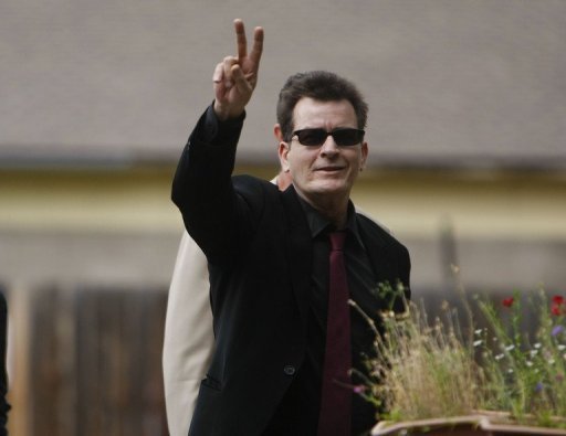 Charlie Sheen veut que sa célébrité profite aux victimes du séisme en Haïti