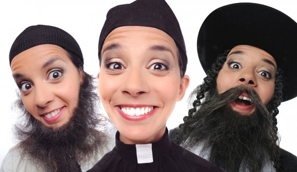 Sophia Aram fait sa crise de foi