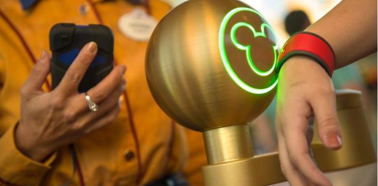 Disney veut mettre un bracelet électronique aux poignets de ses visiteurs