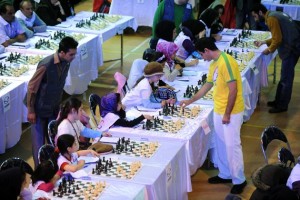 Un champion d’échecs iranien expulsé d’un tournoi pour avoir refusé de jouer contre Israël.
