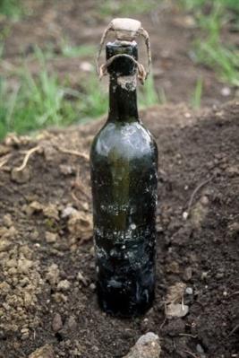 Une bouteille enterrée: une lettre de 1918 à un soldat exhumée en Lorraine