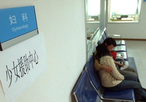 Le mari d'une Chinoise, forcée à avorter à sept mois, cherche réparation