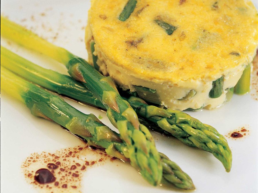 Plat : Flan d'asperges vertes crème fouettée ciboulette